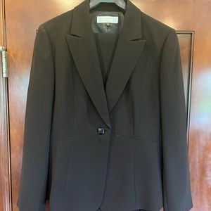 Tahari black 2 piece pantsuit